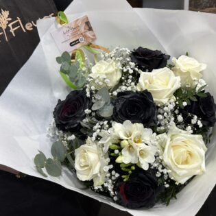 Bouquet Black & White - Roses noirs et blanches